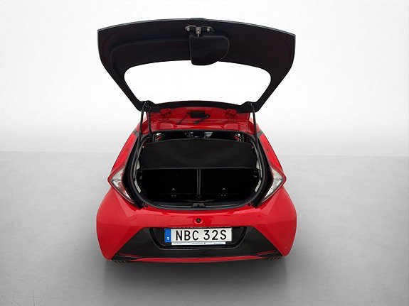 Vehicle Image 25
