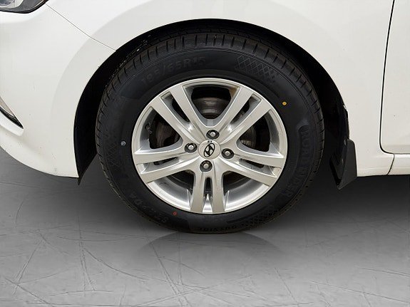 Vehicle Image 25