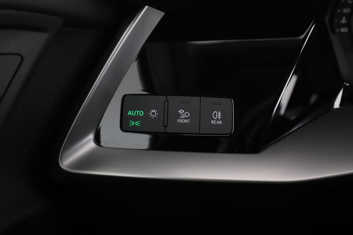 Vehicle Image 32