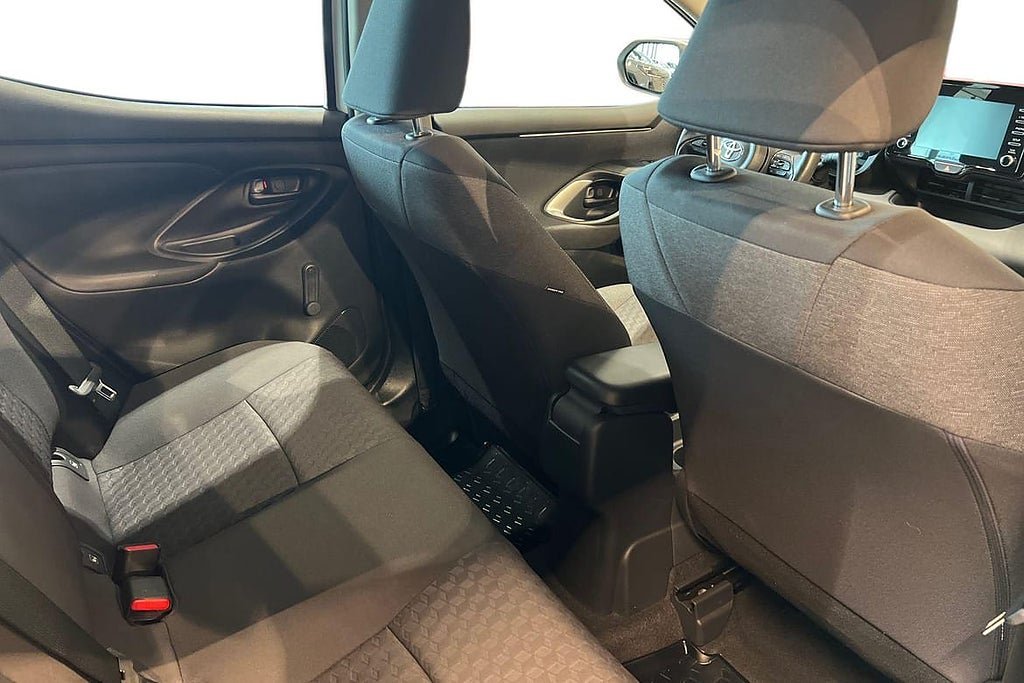 Vehicle Image 9
