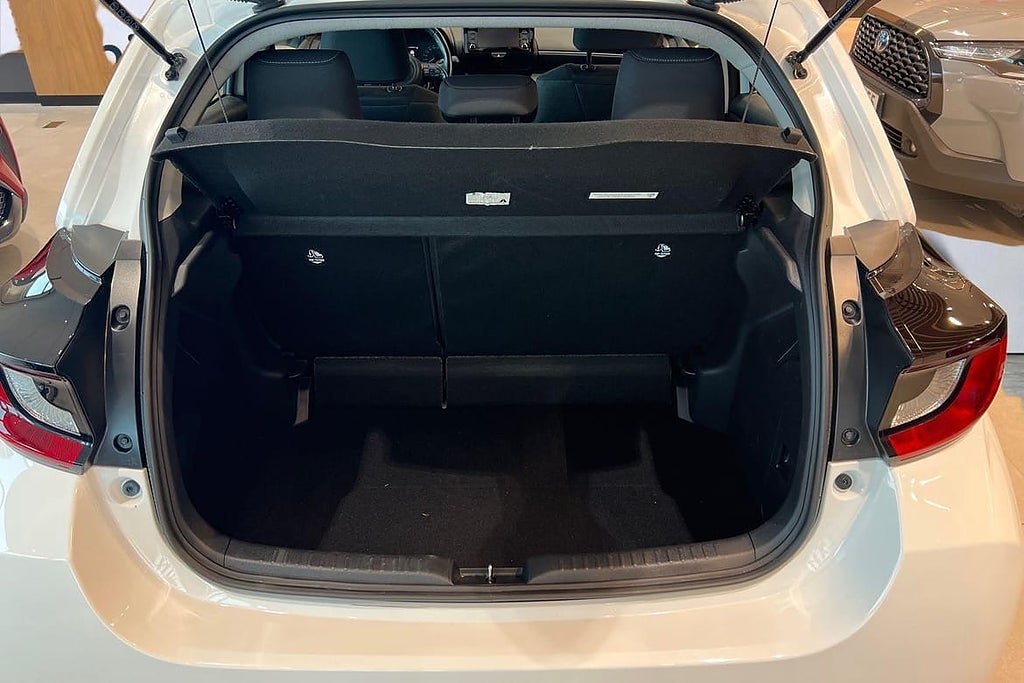 Vehicle Image 12