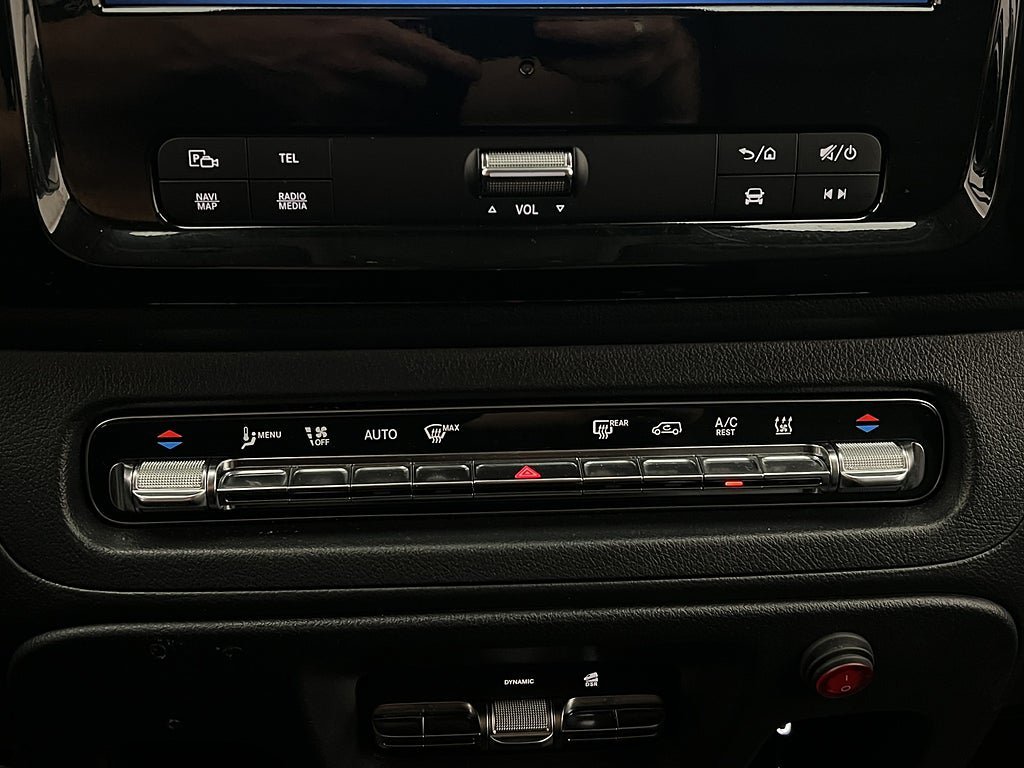 Vehicle Image 28
