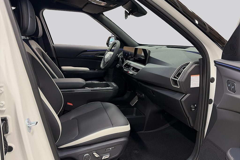 Vehicle Image 17