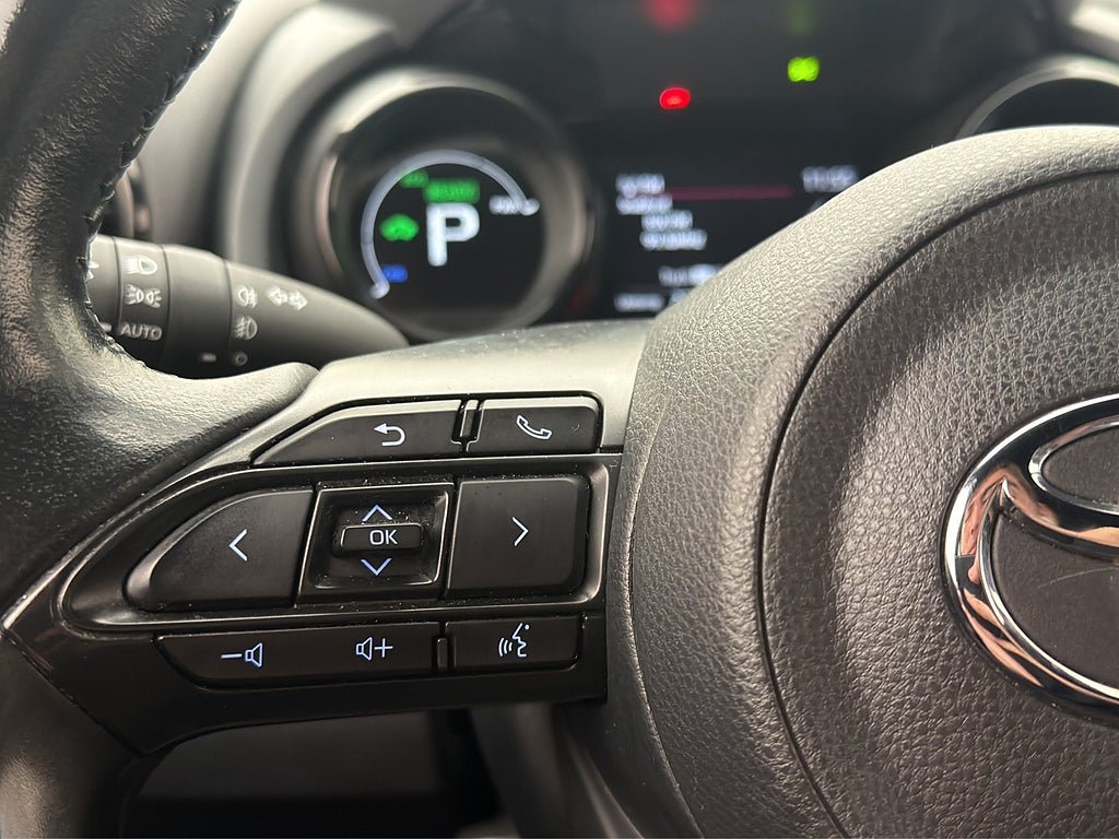 Vehicle Image 16