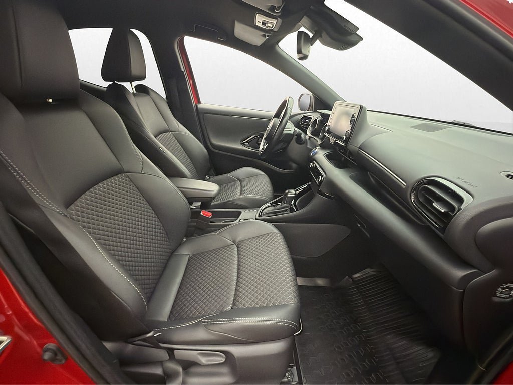 Vehicle Image 25