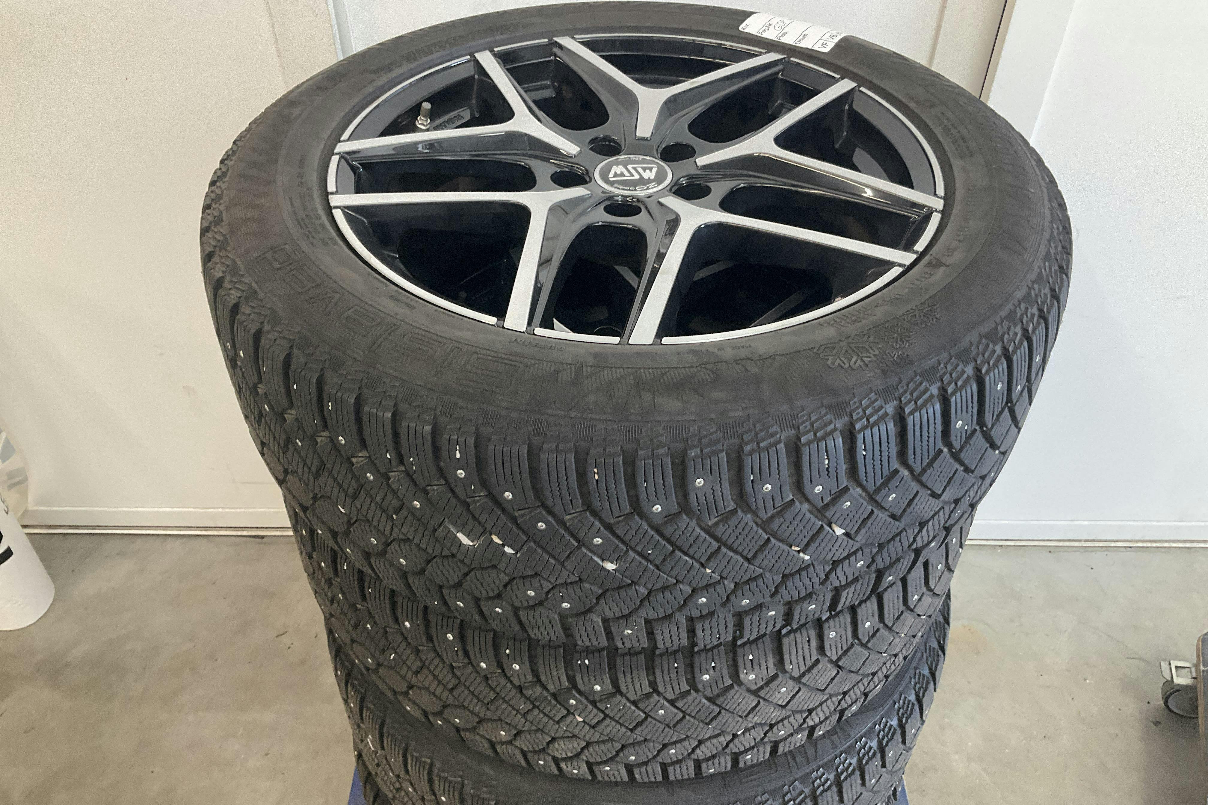 Vehicle Image 16