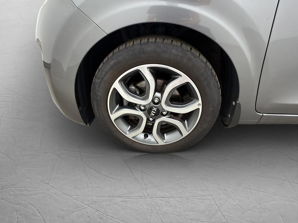Vehicle Image 25