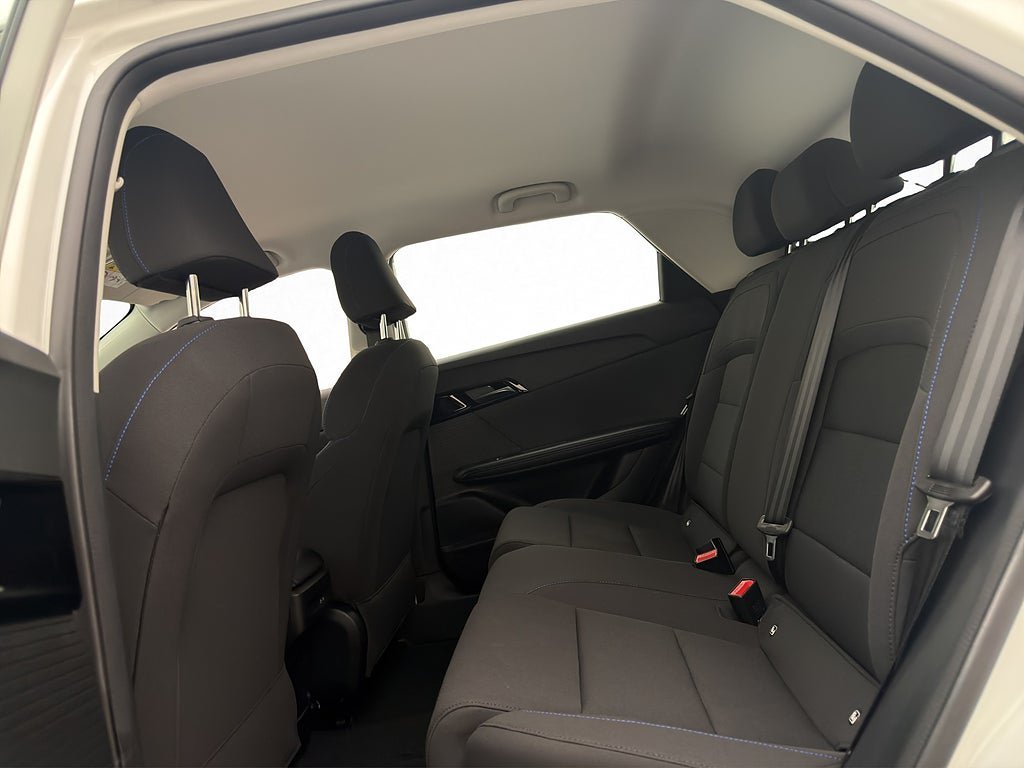 Vehicle Image 25