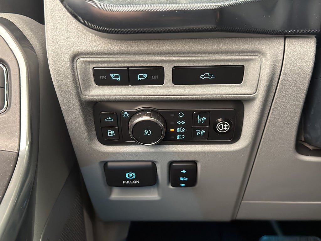 Vehicle Image 24