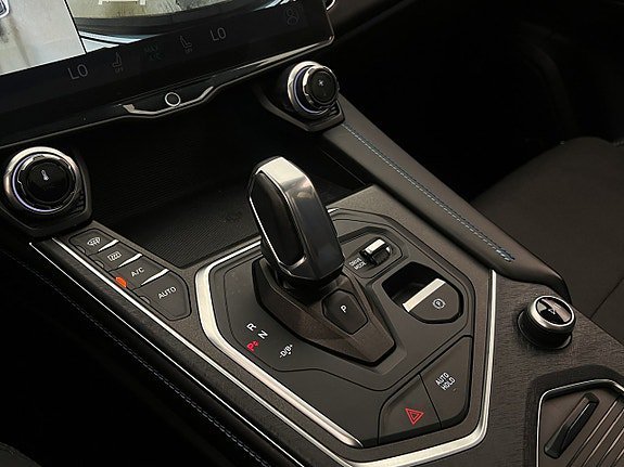 Vehicle Image 24