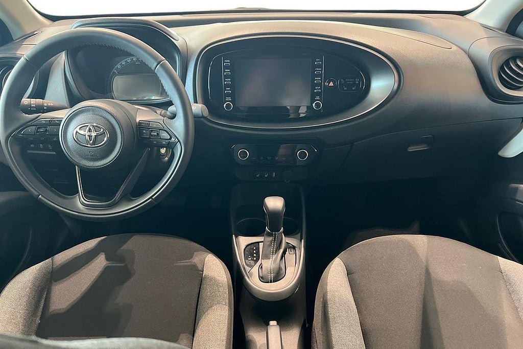 Vehicle Image 10