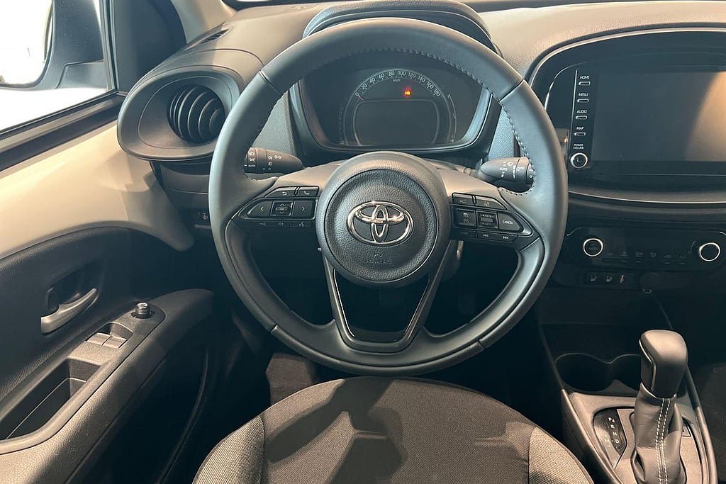 Vehicle Image 11