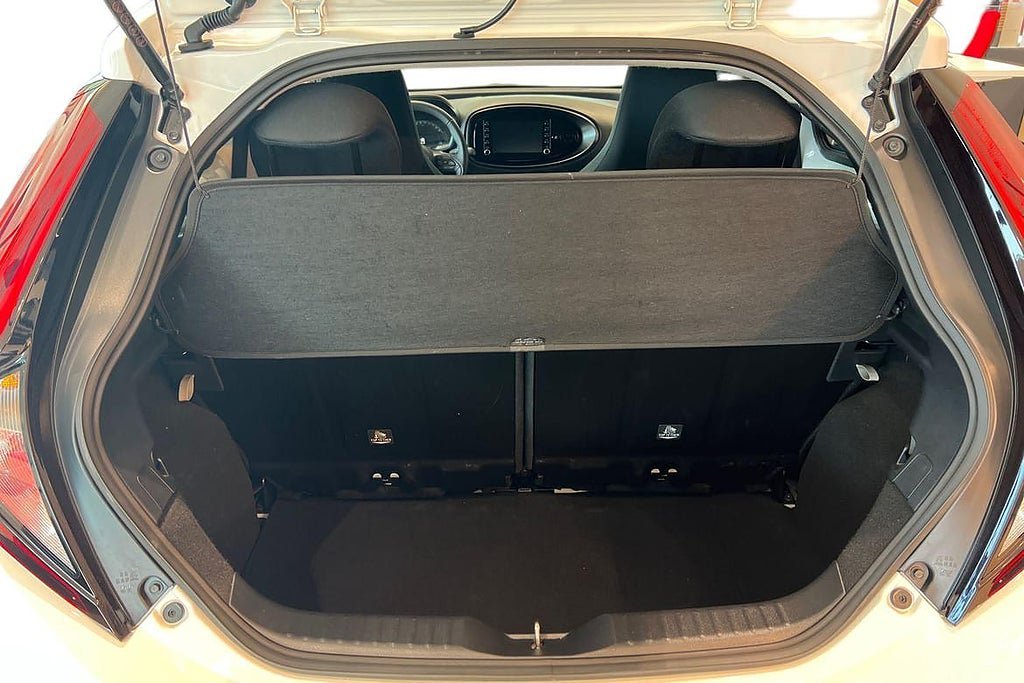 Vehicle Image 12