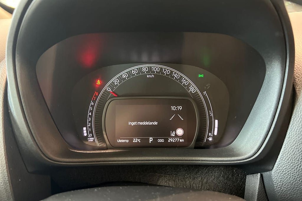 Vehicle Image 16
