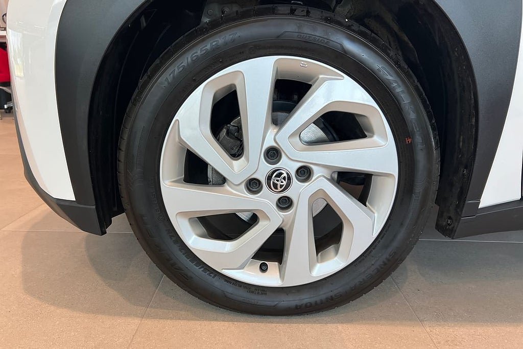 Vehicle Image 17