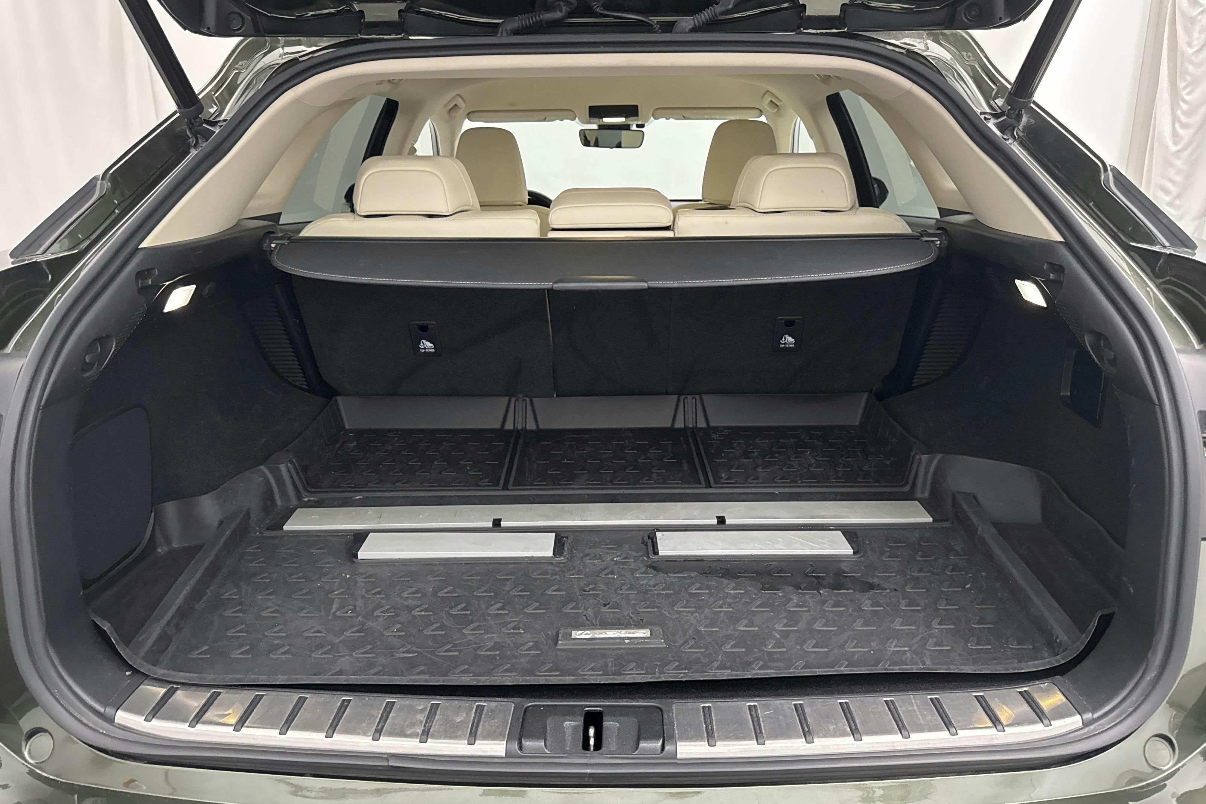 Vehicle Image 9