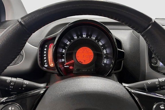 Vehicle Image 11