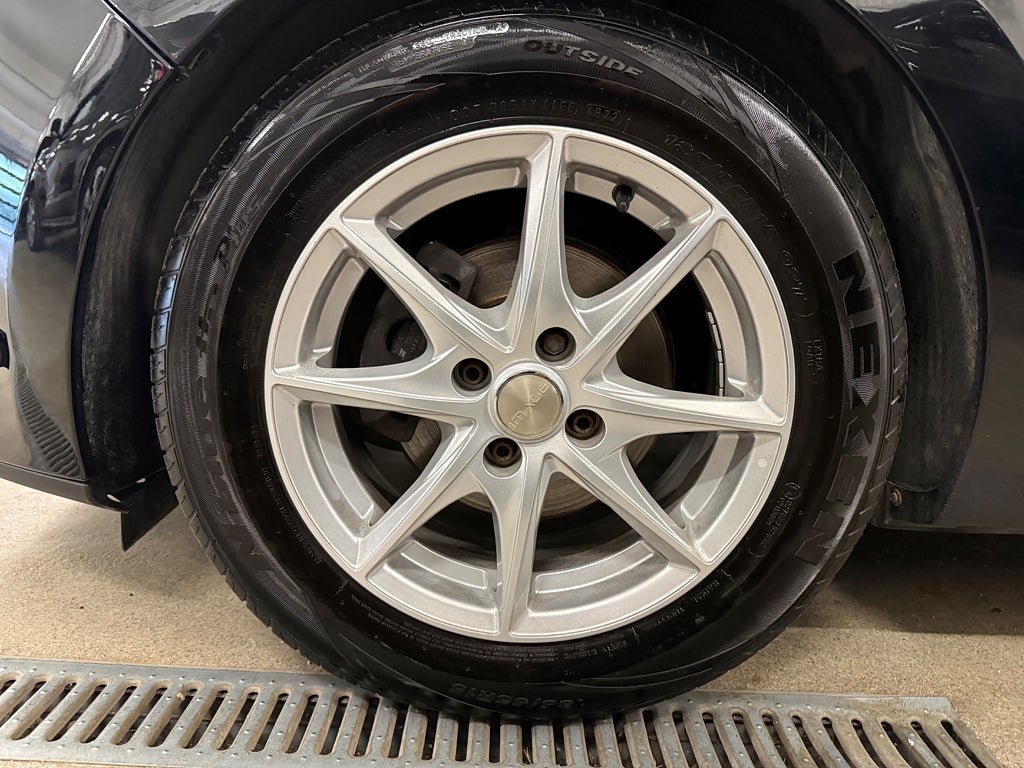 Vehicle Image 11