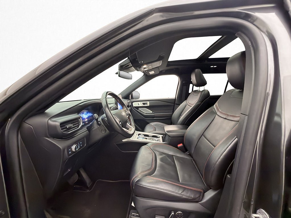 Vehicle Image 12