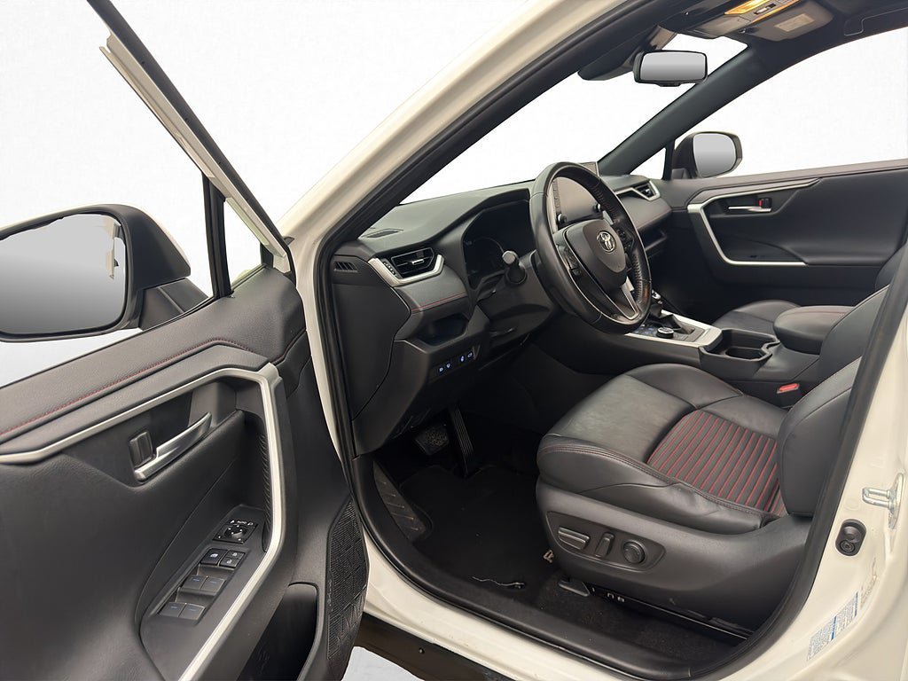 Vehicle Image 12