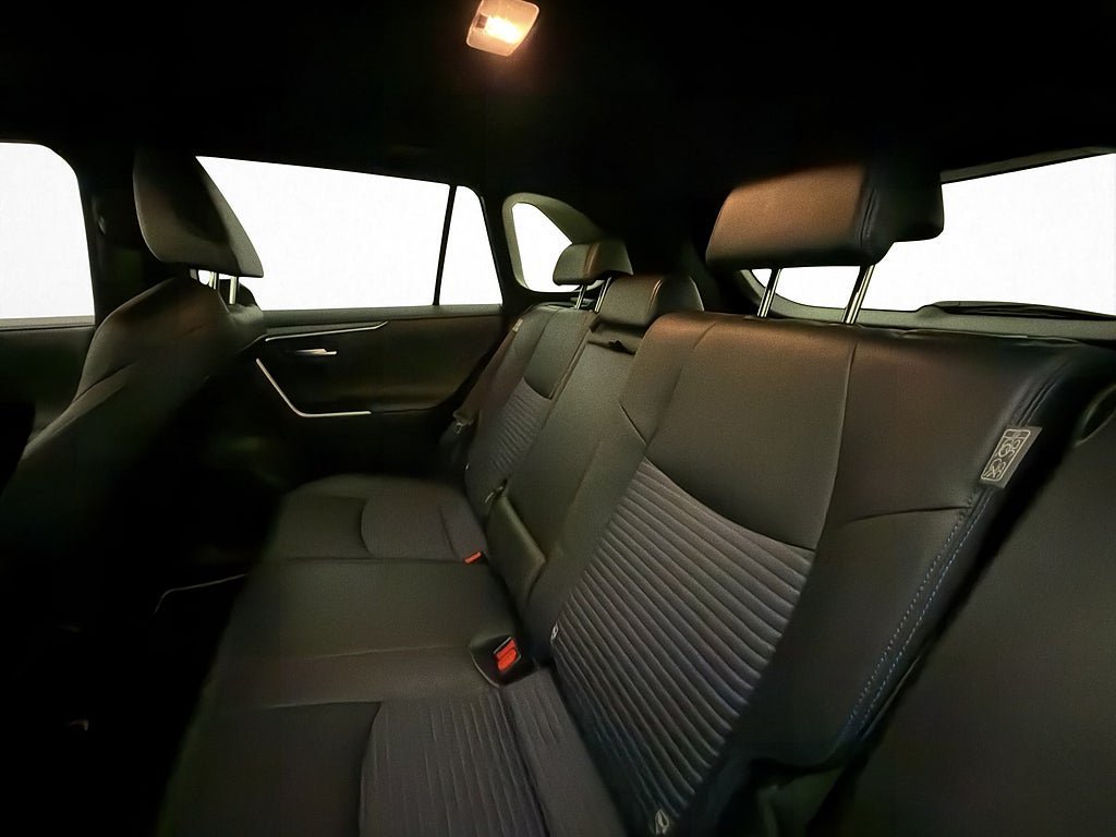 Vehicle Image 32