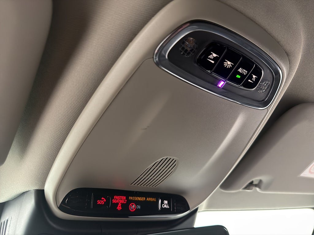 Vehicle Image 25