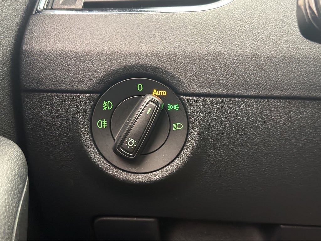 Vehicle Image 28