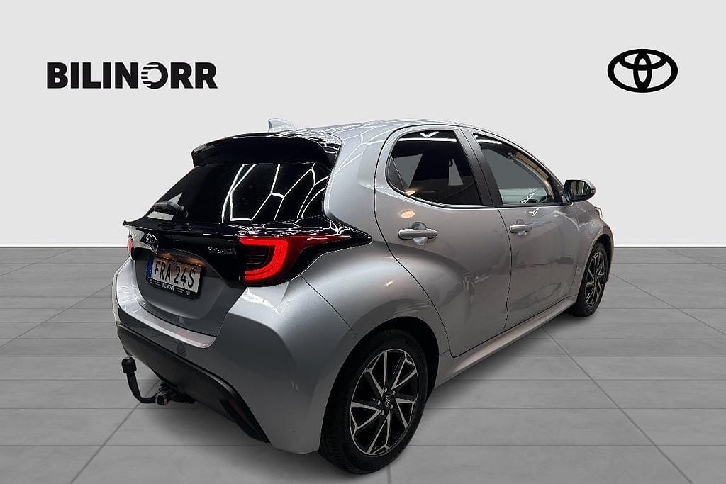 Vehicle Image 5