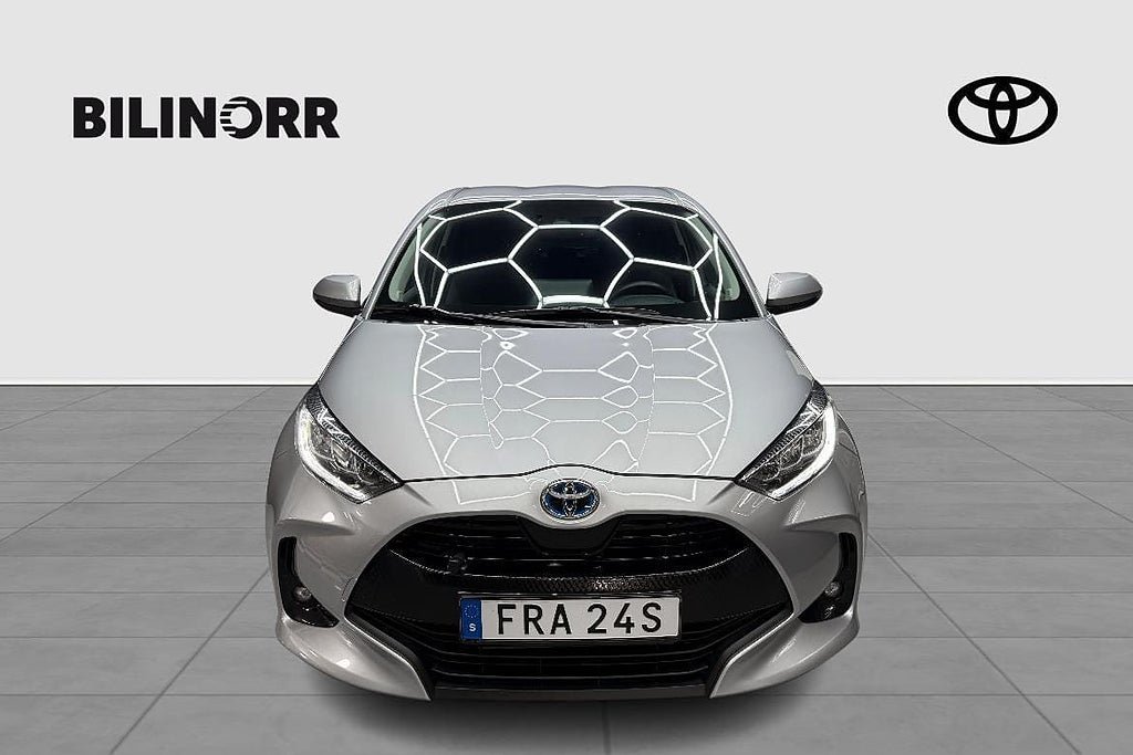 Vehicle Image 8