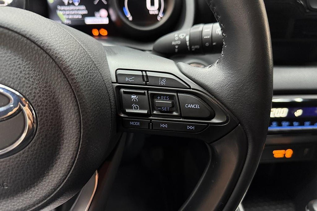 Vehicle Image 16