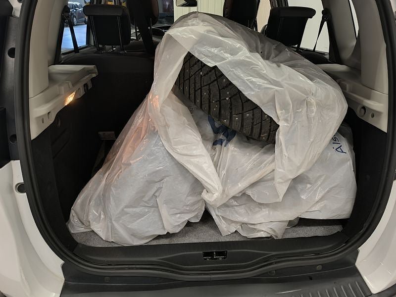 Vehicle Image 8