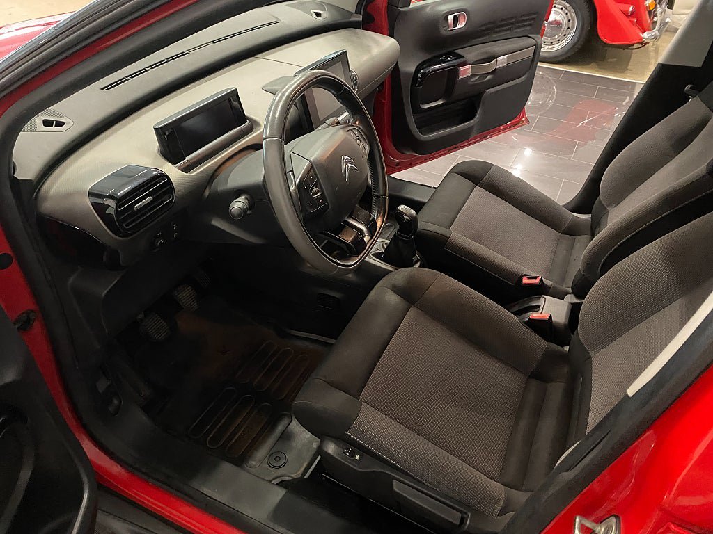 Vehicle Image 14
