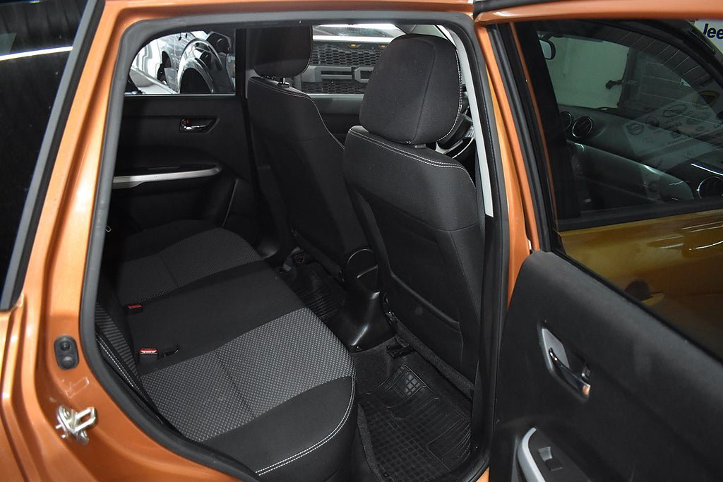 Vehicle Image 6
