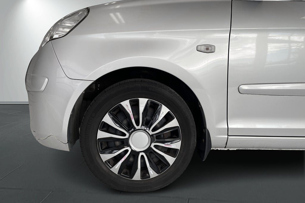 Vehicle Image 11