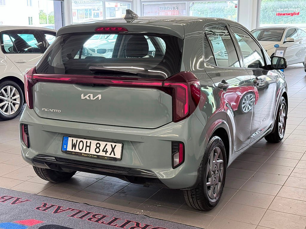 Vehicle Image 12
