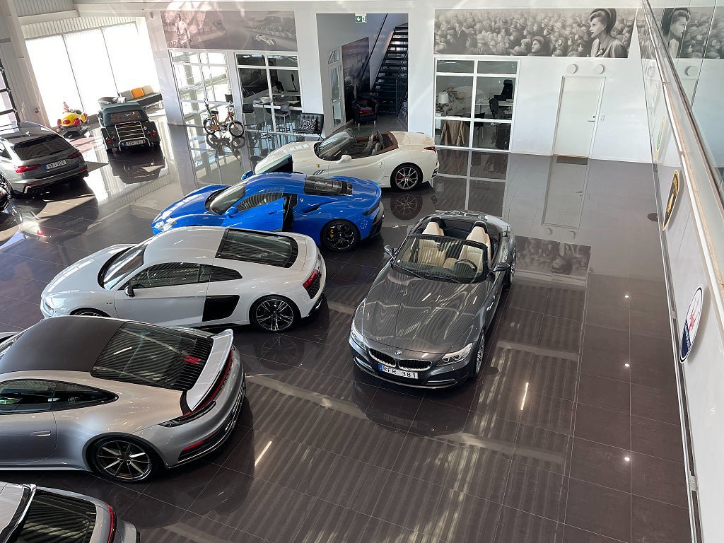 Vehicle Image 6