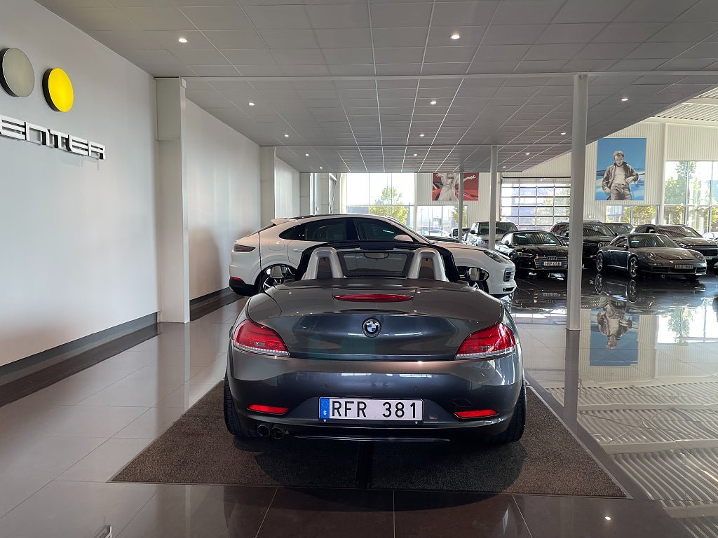 Vehicle Image 9