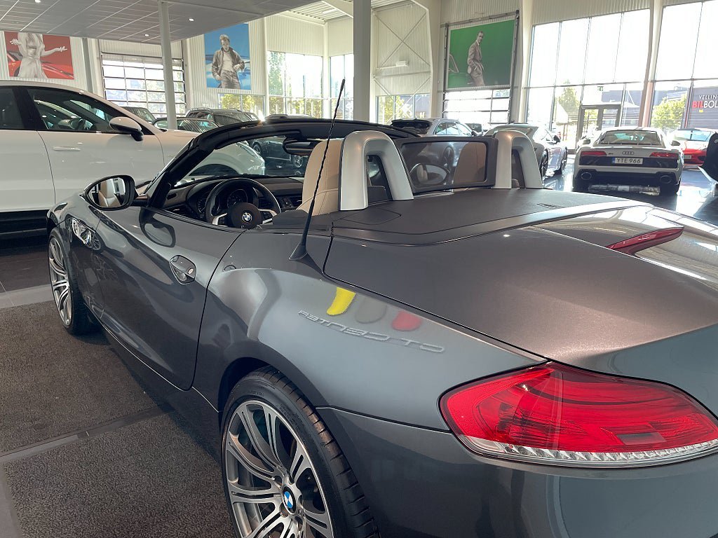 Vehicle Image 11
