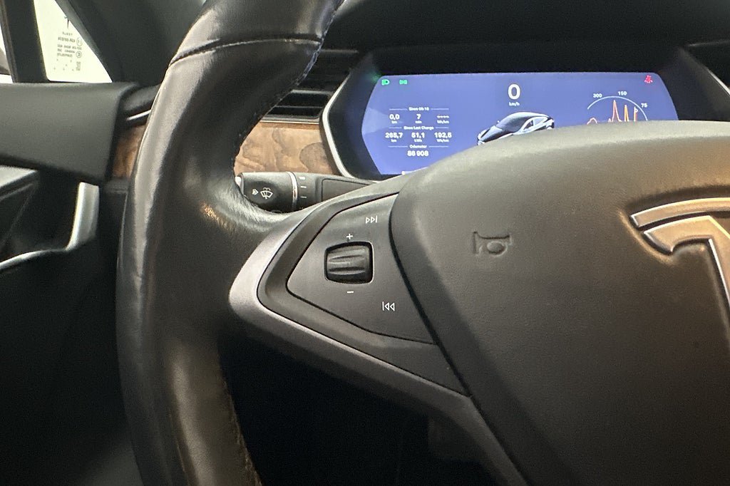 Vehicle Image 24