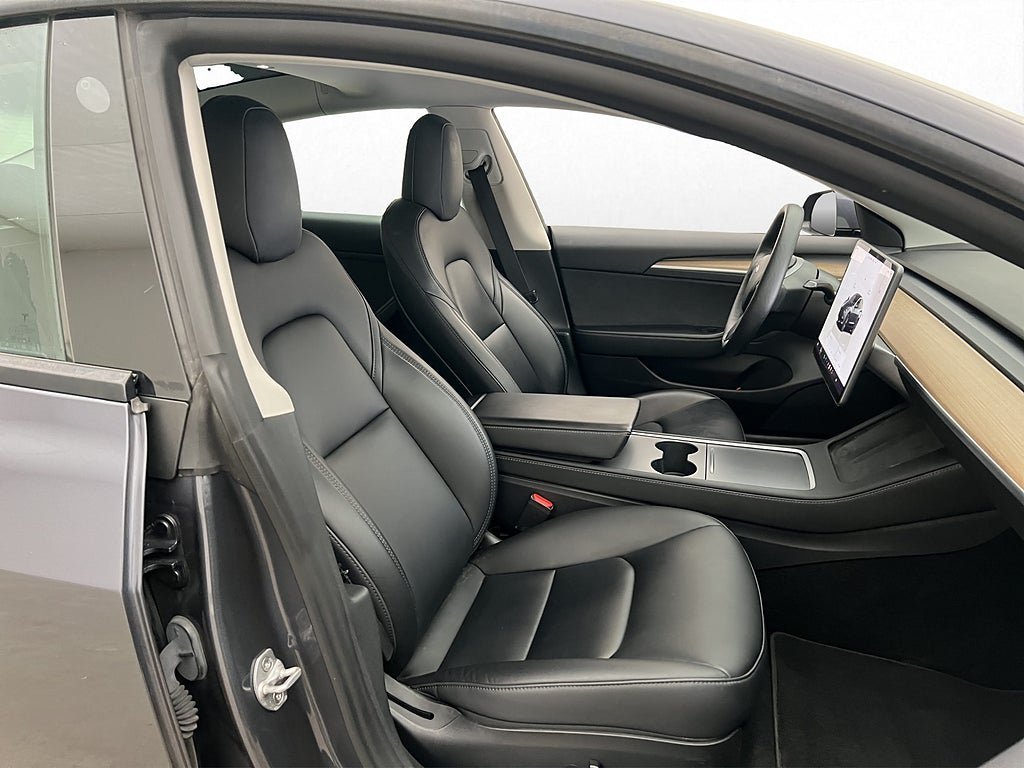 Vehicle Image 28