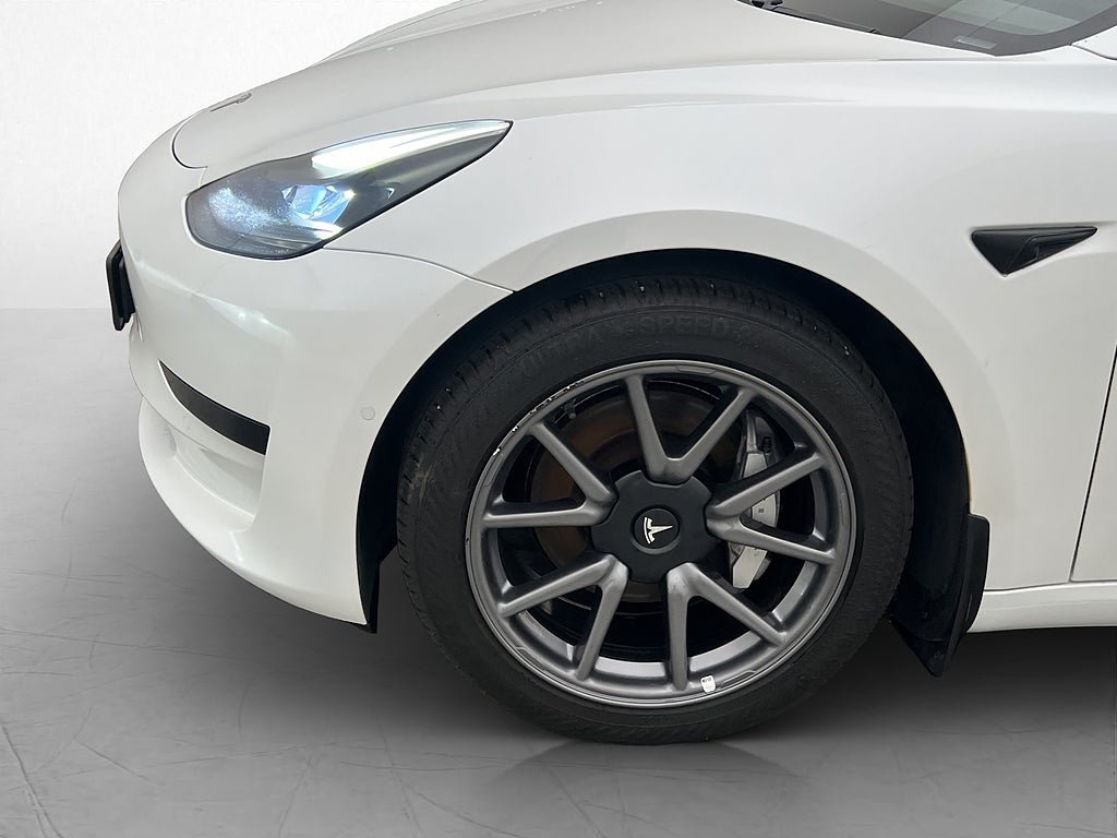 Vehicle Image 32