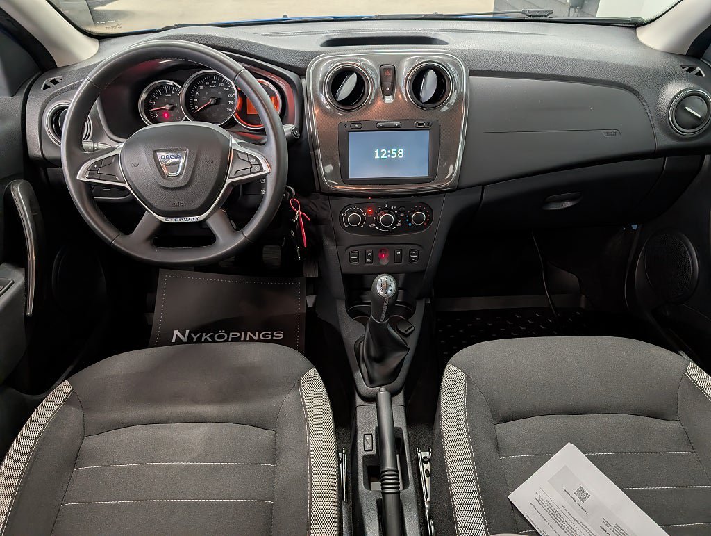 Vehicle Image 9