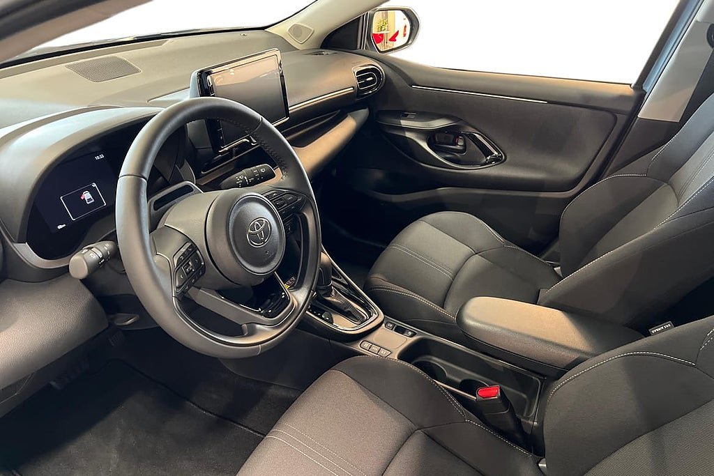 Vehicle Image 6