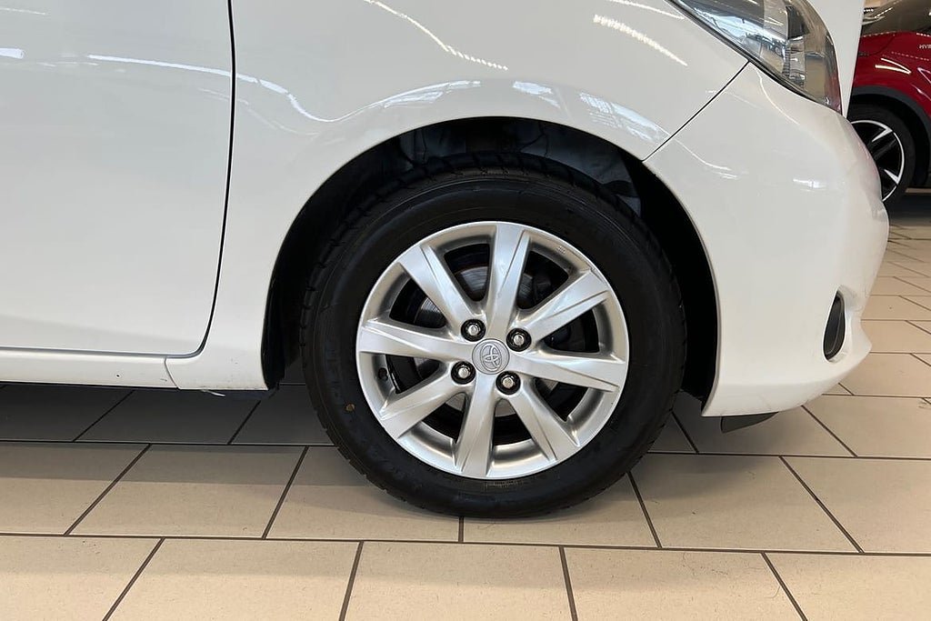 Vehicle Image 15
