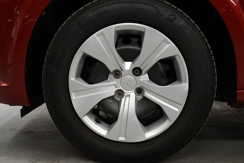 Vehicle Image 12