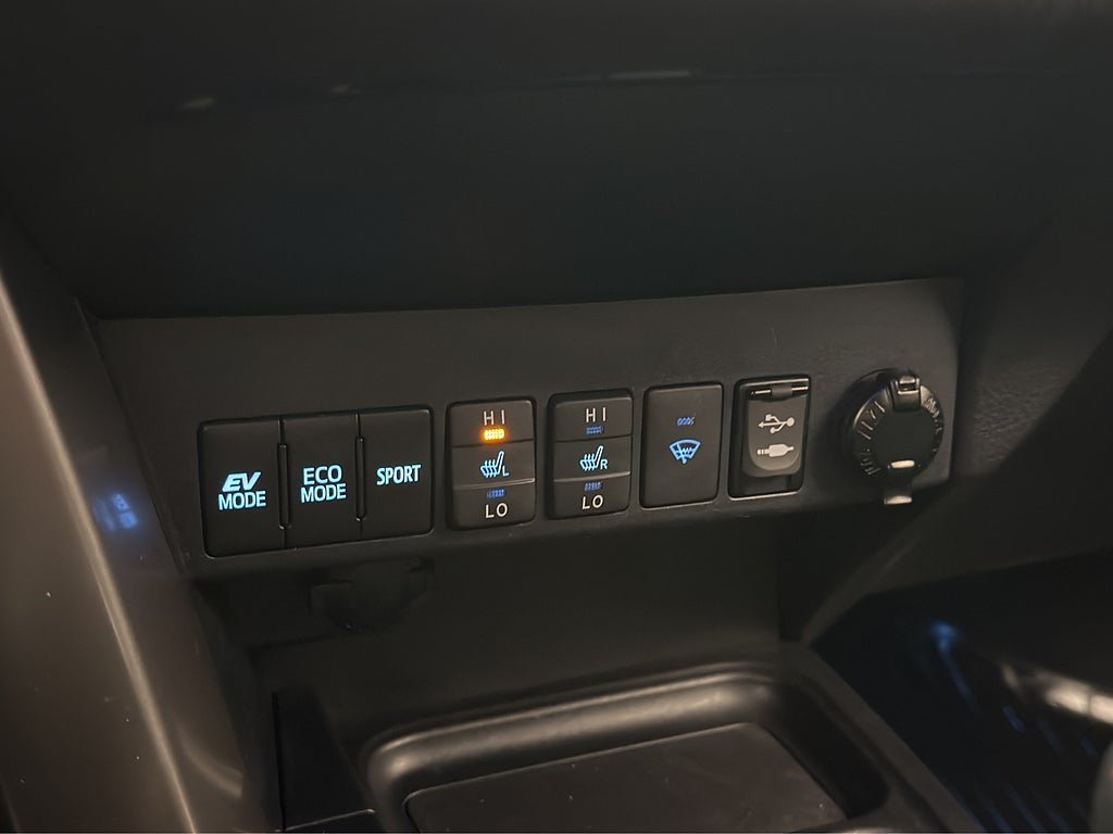 Vehicle Image 25