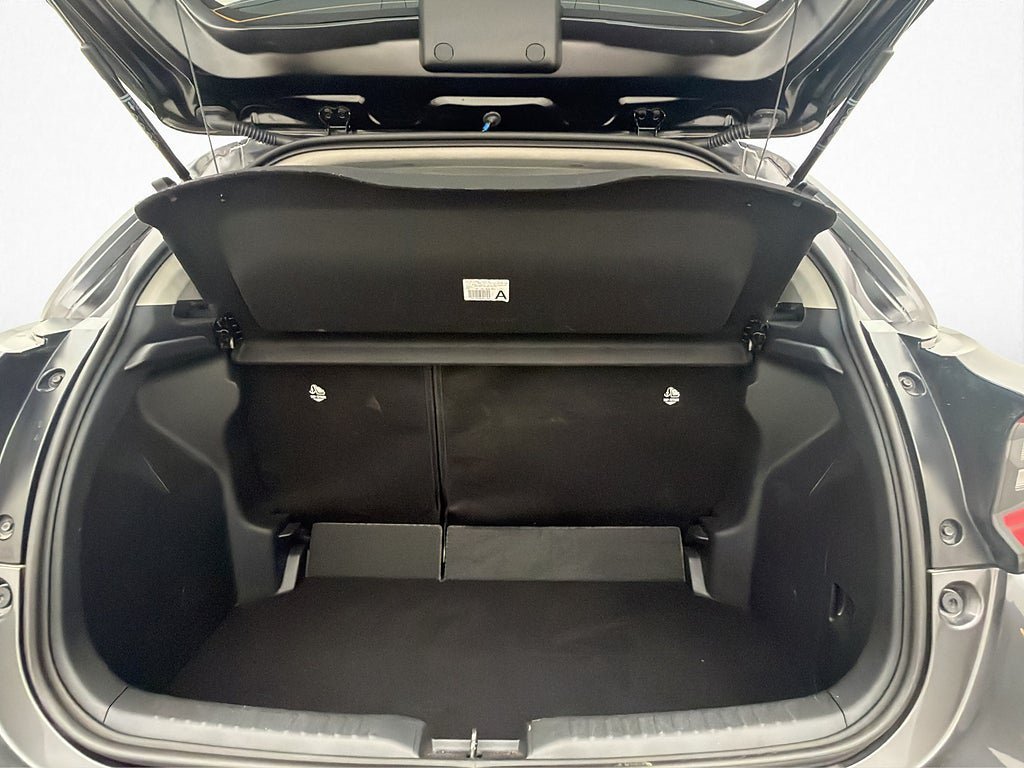 Vehicle Image 25
