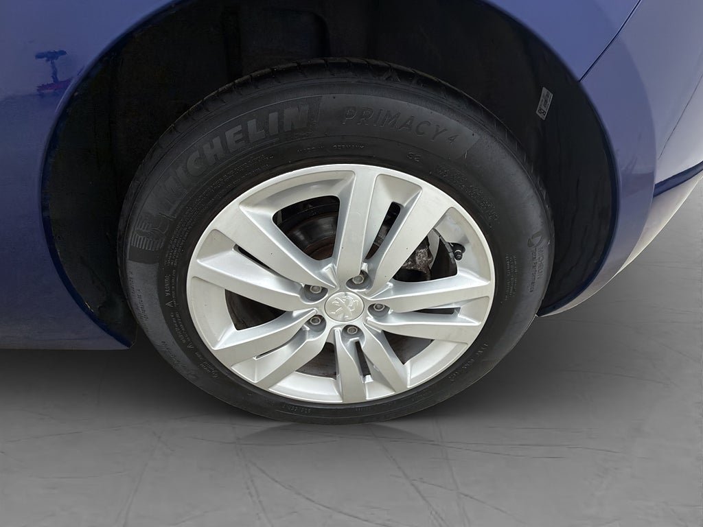 Vehicle Image 32