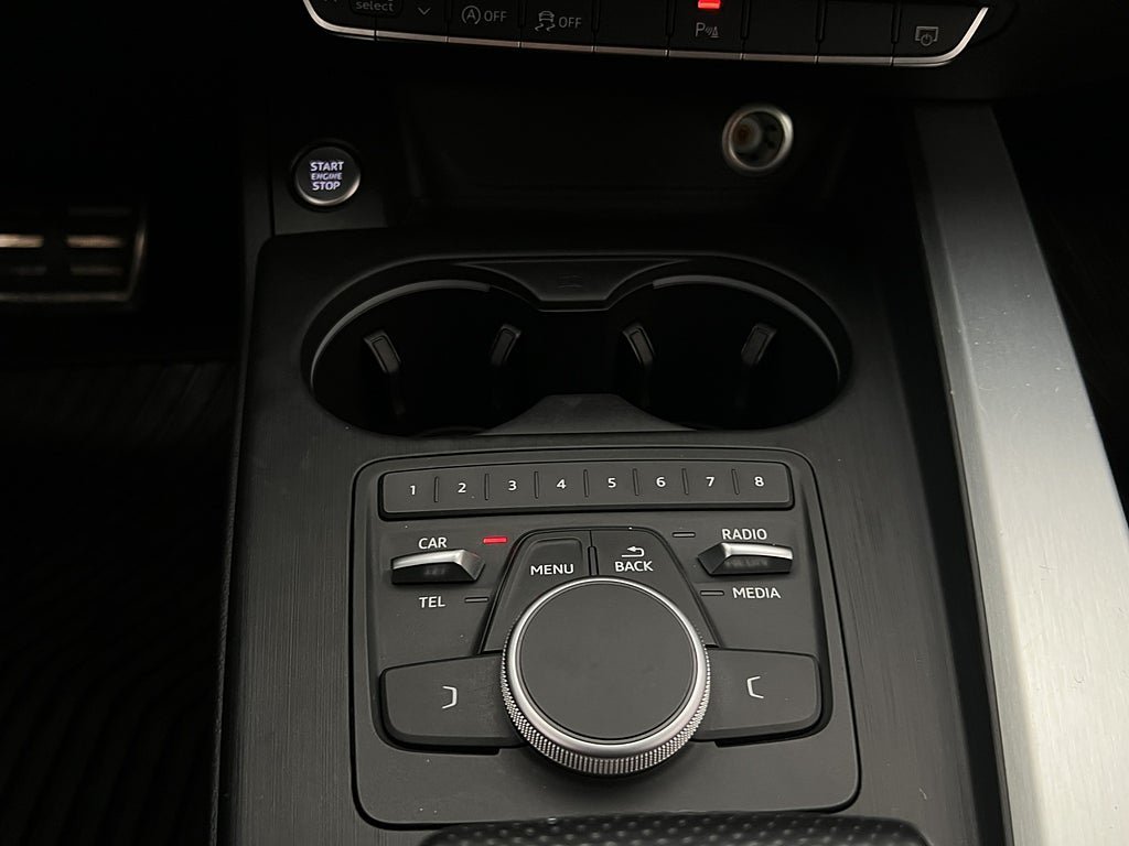 Vehicle Image 25
