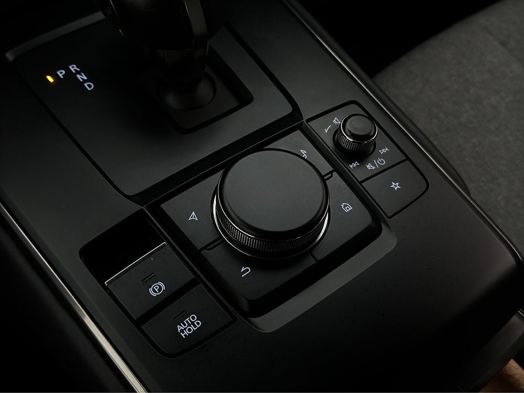 Vehicle Image 24